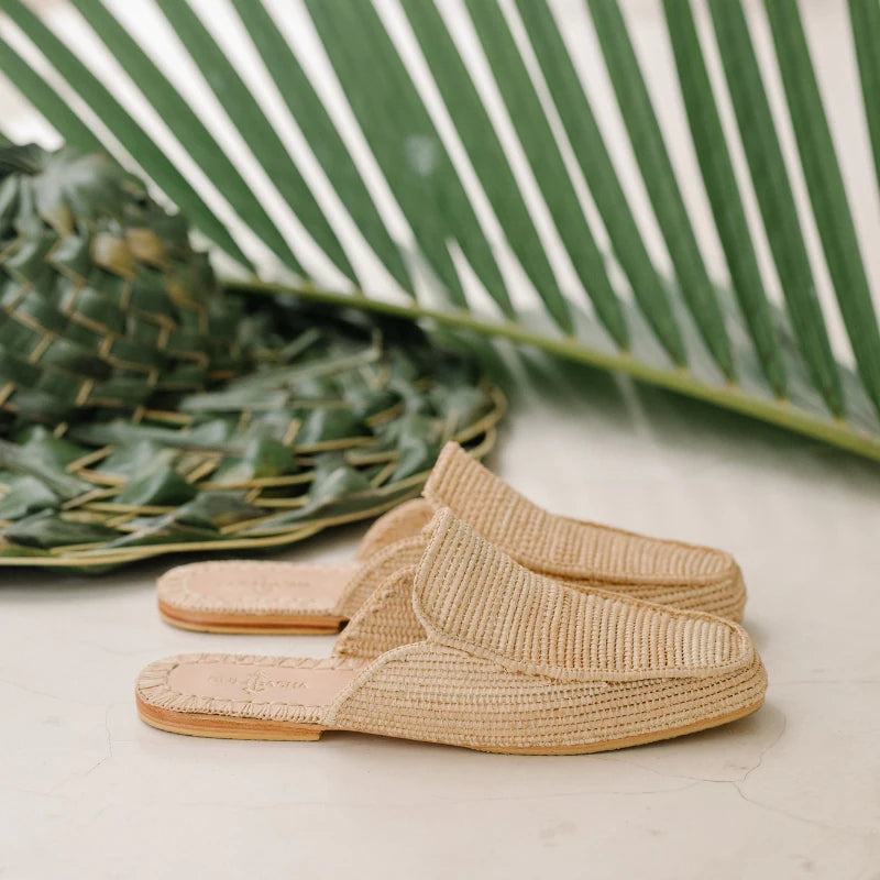 Munas, sustainable, handmade sandals made from natural materials by Bulibasha