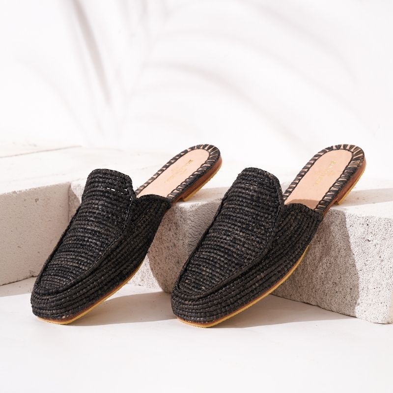 Munatas Coco Black, sustainable, handmade sandals made from natural materials by Bulibasha