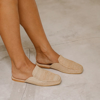 Munas, sustainable, handmade sandals made from natural materials by Bulibasha