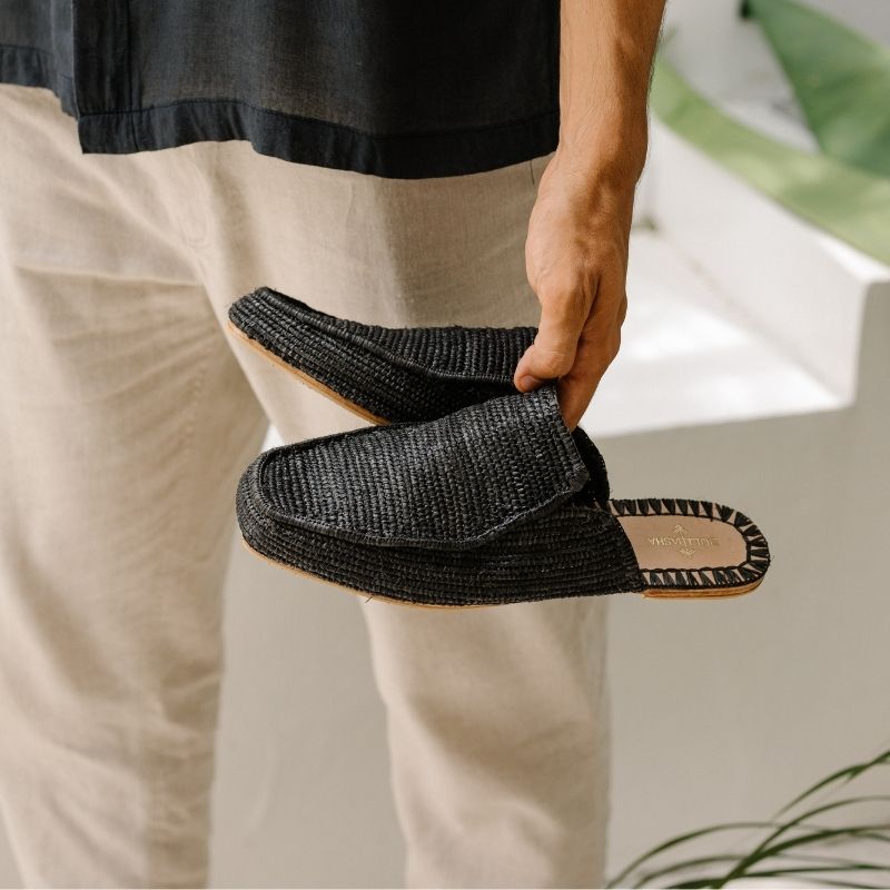Munatas Coco Black, sustainable, handmade sandals made from natural materials by Bulibasha